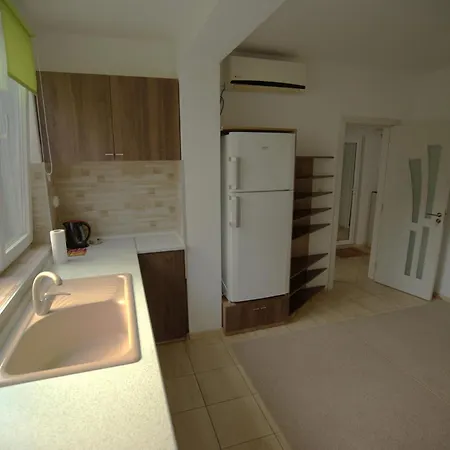 Emona 5 Floor 2 Lägenhet *